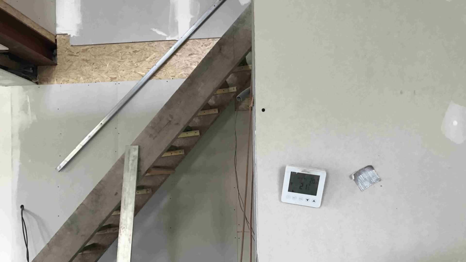 thermostat wifi et 4G pour plafond rayonnant ceilingo